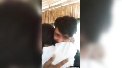 क्यूट कॉलेज लवर का आउटडोर रोमांस