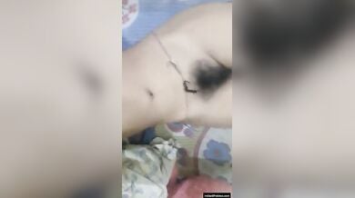 छोटे बूब्स वाली लड़की ने अपनी बडी गांड को दिखाके दिखाई अपनी चुत