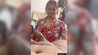 हॉट लड़की ने चाटके चूसा अपने बॉयफ्रेंड का लंड