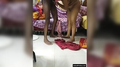 बंगाली पत्नी को सोफे मे बिठाके चुत चाटके चोदा