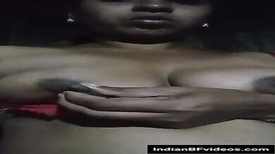 गाँव की भाभी ने अपनी चुत का वीडियो बनाया अपने लवर के लिये