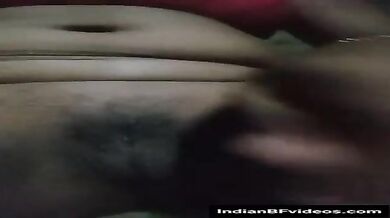 गाँव की भाभी ने अपनी चुत का वीडियो बनाया अपने लवर के लिये