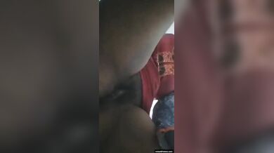 चुत मे चक्कू को डाल किया रिस्की हस्तमैथुन