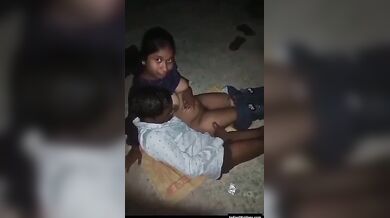 गाँव की देसी रंडी के बूब्स को दबाते हुए मुठ मारा