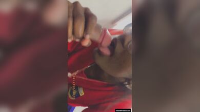 चश्मिश लड़की ने अपने टीचर के बडे लंड को दिया स्लॉप्पी ब्लोजॉब