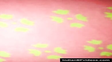 रात में निजी अंगों के साथ खेलती चुदासी लड़की