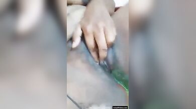 वीडियो कॉल पर कराहते हुए हस्तमैथुन करती इंडियन लड़की