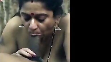 आंटी भतीजे ने किया हॉट फ्रेंच किसिंग, स्मूचिंग और ओरल सेक्स रोमांस
