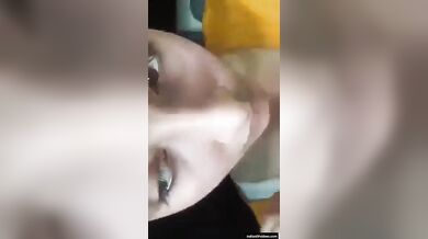 सुन्दर पाकिस्तानी लड़की की चिकनी शेवड चुत की चुदाई