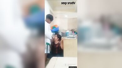 नौकरानी को किचन मे लंड चूसाके वीर्य पिलाया