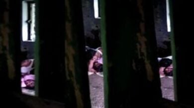 पति पत्नी की चुदाई पडोसी ने छुपकर वीडियो बनाई