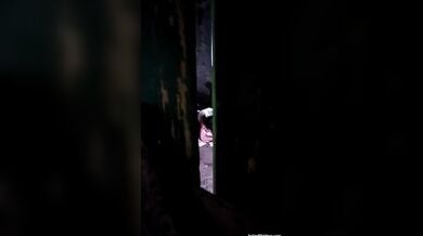 पति पत्नी की चुदाई पडोसी ने छुपकर वीडियो बनाई