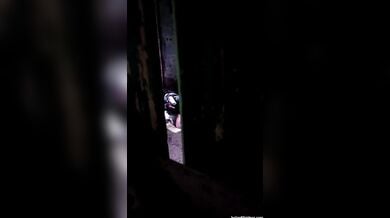 पति पत्नी की चुदाई पडोसी ने छुपकर वीडियो बनाई