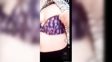 पाकिस्तानी टिकटोक स्टार आयशा अकरम का सेक्सी वायरल वीडियो