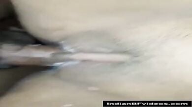 लंड पे क्रीम लगाकर गांड मरवाती हुई पाकिस्तानी भाभी