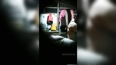 दिवार के छेद में से मैंने देखी प्रेग्नेंट बेग़म की मोटी, चिकनी चूत