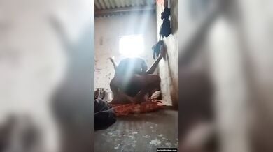 पड़ोसी औरत के घर जाकर उसको रंडी की तरह चोदा