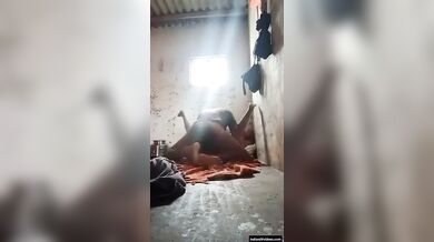 पड़ोसी औरत के घर जाकर उसको रंडी की तरह चोदा