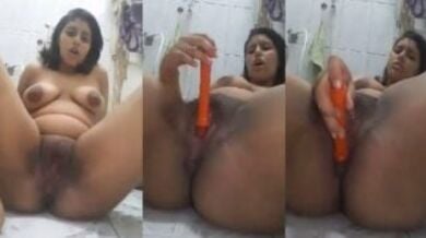 सेक्सी लड़की चुत और गांड मे डिल्डो डाल रही है