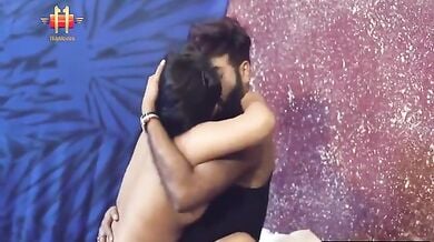 काले बॉयफ्रेंड ने गोरी गर्लफ्रेंड को गोदी में उठाके खड़े खड़े चोदा