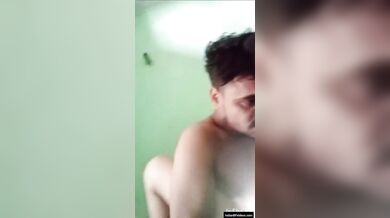 दुबली पतली गर्लफ्रेंड की गांड हथेली से उठाकर चाटी उसकी चूत