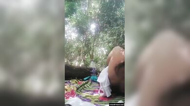 बडे बूब्स वाली मल्लू भाभी की चुत को चाटा जंगल मे लेजाके