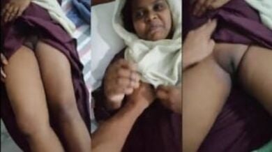 केरला वाली मरियम आंटी की काली चिकनी चूत चुदाई