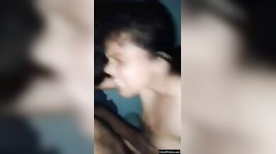 देसी क्यूट लड़की अपने बॉयफ्रेंड के ऊपर चड़के चुद रही है