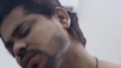 शादीशुदा औरत ने अपने पूर्व प्रेमी के साथ बनाए शारीरिक संबंध