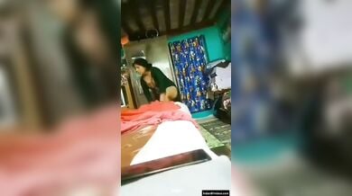 भाभी को कपडे बदलते वक़्त देवर ने चुपके से भाभी की नंगी वीडियो बनाई