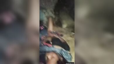 गाँव की रंडी को चोदा मजदूर आदमी ने