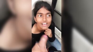 कॉलेज गर्ल ने चूसा टॉयलेट मे अपने बॉयफ्रेंड का बडा लंड