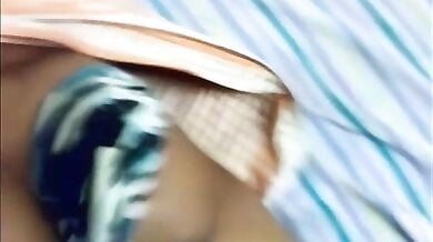 तौलिया हटाकर खोलें गर्लफ्रेंड के स्पेशल अंग