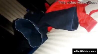 कंडोम लगाकर चोदी गर्लफ्रेंड की चिकनी चूत