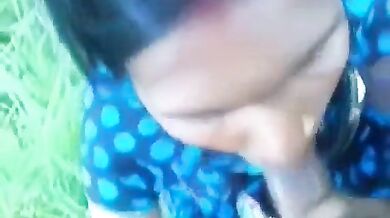 देहाती औरत ने लंड चुस गोटिया चाटी, फिर हरी घास पर चुदी