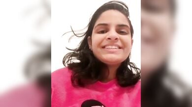 चूत और बूब्स दिखाती नटखट टाइप की क्यूट इंडियन लड़की