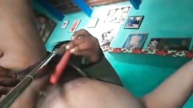 चुत मे गाजर डालते हुए का सेल्फी वीडियो बनाया भाभी ने