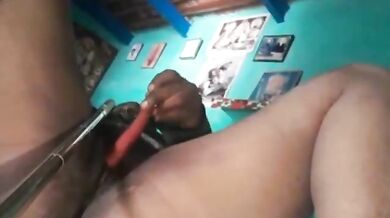 चुत मे गाजर डालते हुए का सेल्फी वीडियो बनाया भाभी ने