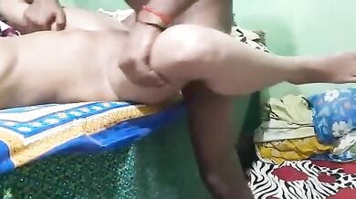 गहरी नींद में सोई बीवी की चुदाई कर उसकी चूत वीर्य से नहला दी