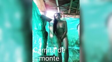 नंगी नहाते हुए पिछवाड़ा लचकाती इंडियन लड़की