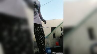 हरियाणवी औरत दिनदहाड़े खुले में हुई नंगी