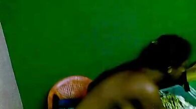 सस्ते लॉज में दूसरे की बीवी लाकर चोदने का मजा!