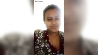 मैरिड एक्स जीएफ ने दिखाए बड़े बड़े बूब्स
