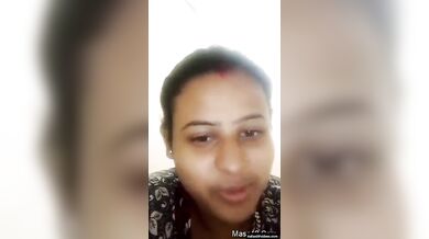 मैरिड एक्स जीएफ ने दिखाए बड़े बड़े बूब्स