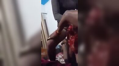 रेड साडीवाली पूर्वी आंटी की डौगी चुदाई वीडियो