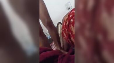 रेड साडीवाली पूर्वी आंटी की डौगी चुदाई वीडियो