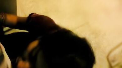 बॉयफ्रेंड के लंड की चहेती गर्लफ्रेंड ने दिया किसिंग के बाद ब्लोजॉब