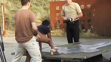 इंडियन लड़की का आउटडोर थ्रीसम इंग्लिश पॉर्न शूट