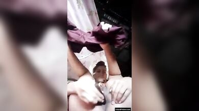 गांड में बैंगन डालती बहनजी टाइप की सभ्य लड़की