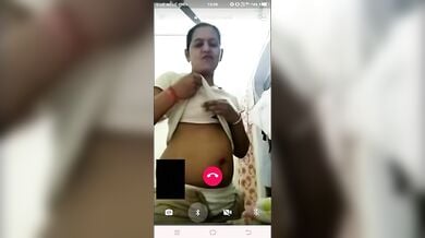 नार्थ इंडियन पुलिसवाली ने सेल्फी में साहब को बुर दिखाई